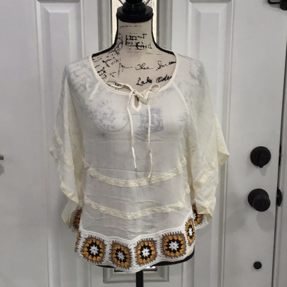 🆕 Paper Crane Cream Crochet Trim Women's Top Size Medium